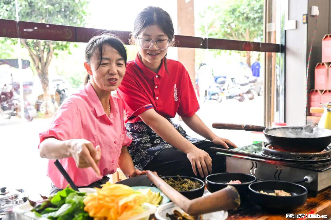 全网追的“扁担女孩”,找了一份暑假工,时薪12元 - 北京生活资讯 - 北京28生活网 bj.28life.com